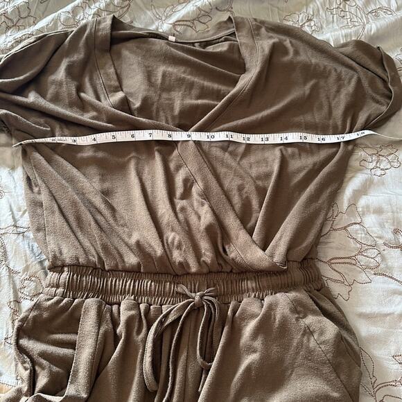 Olive Green Solid Color Short Sleeve Elastic Waist Jumpsuit Size S - Picture 7 of 10